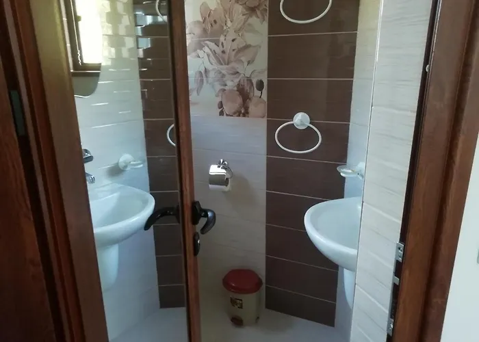 Къща за гости Iceberg *